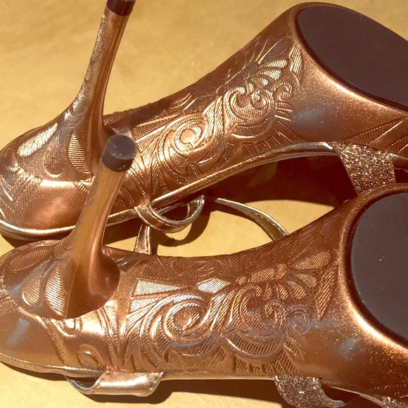 NWT  Bronze gold high-heel platform strappy sandal evening party shoe size 6 NEW - Picture 10 of 11